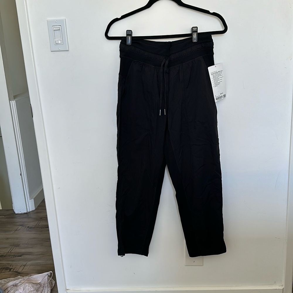 NWT lululemon dance studio mr crop size 6